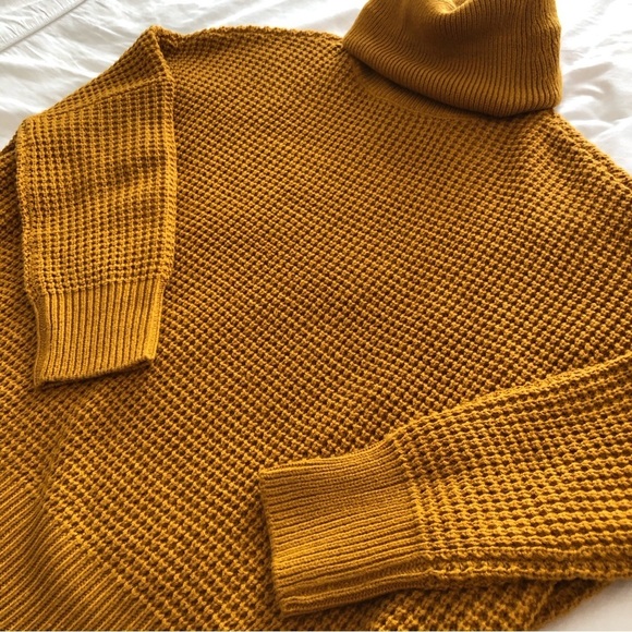 Vero Moda caramel oversized cowl neck knit sweater. Size S. - Picture 4 of 11